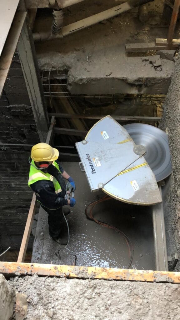 Cum se realizează tăierea betonului armat în siguranță?